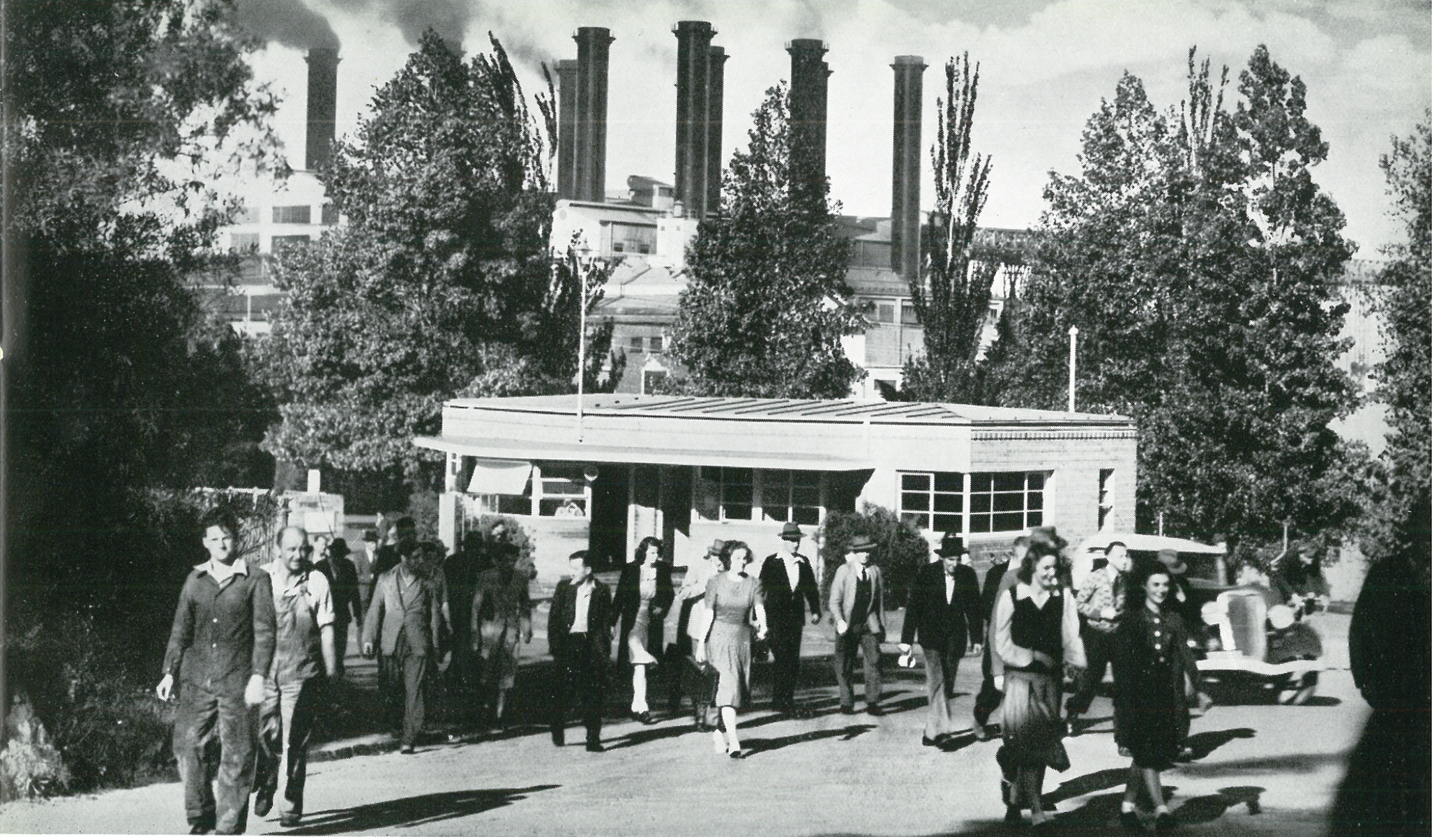 SEC Workers leaving Yallourn, 1940s