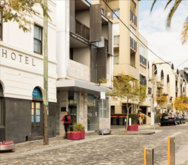 Photo of street lif0e and buildings in South Yarra